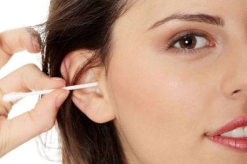 Как правильно чистить уши человеку: правила и рекомендации