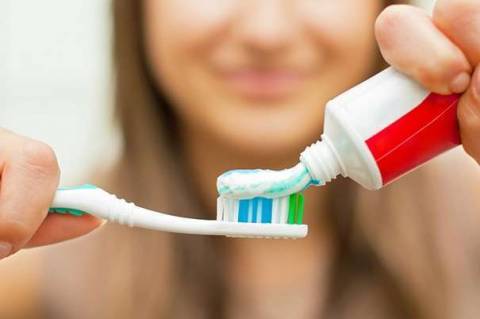 Как выбрать зубную пасту правильно (отбеливающую, от кариеса)?