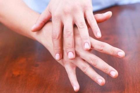 Как защитить от сухости кожу рук зимой? 