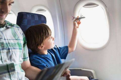 Особенности перелета с ребенком в самолете