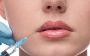 Увеличение губ с помощью инъекций гиалуроновой кислоты