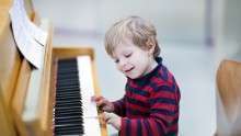 Занятия на фортепиано и как музыка влияет на человека?