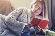 Почему читать перед сном полезно?